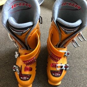 Técnica ski boots - women’s size 8.5